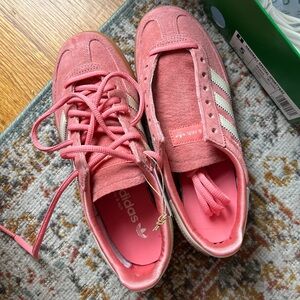 Adidas Originals Handball Spezial x Sporty & Rich, Size 5M/6W